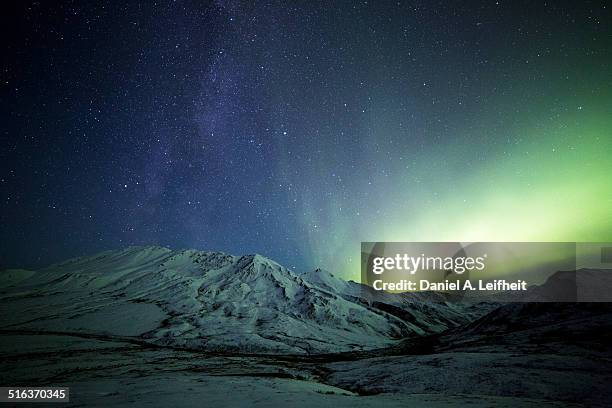 northern lights and the milky way - denali nationalpark stock-fotos und bilder