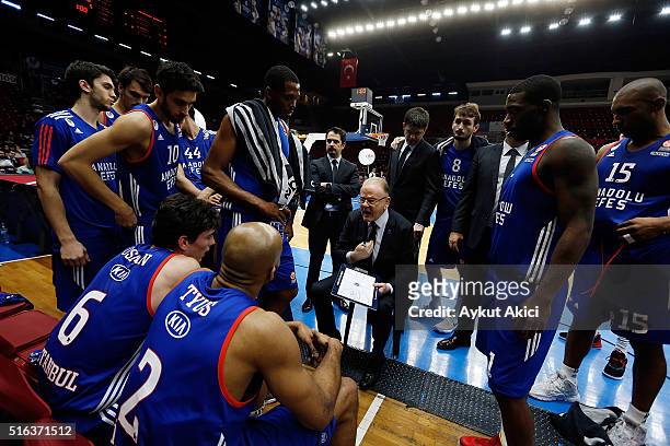 Dusan Ivkovic, Head Coach of Anadolu Efes Istanbul speaks to his players during the 2015-2016 Turkish Airlines Euroleague Basketball Top 16 Round 11...