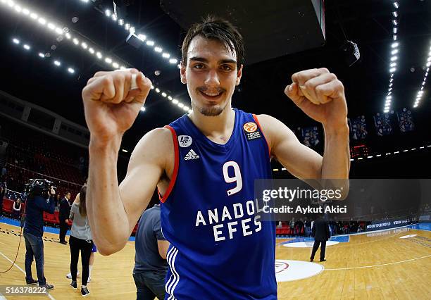 Dario Saric, #9 of Anadolu Efes Istanbul celebrates victory during the 2015-2016 Turkish Airlines Euroleague Basketball Top 16 Round 11 game between...