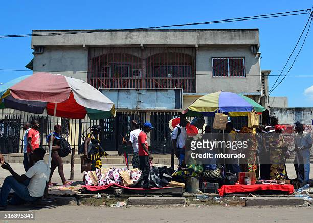brazzaville, congo;: marché de rue - république du congo photos et images de collection