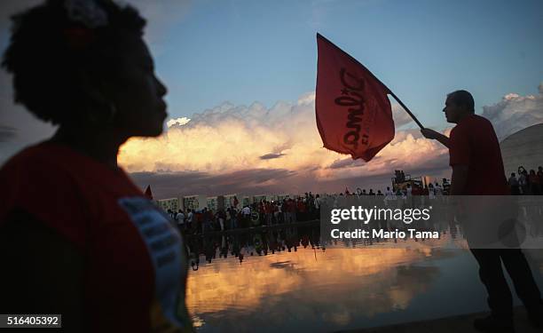 Supporters of President Dilma Rousseff and former President Luiz Inacio Lula da Silva demonstrate at Esplanada dos Ministerios in March 18, 2016 in...