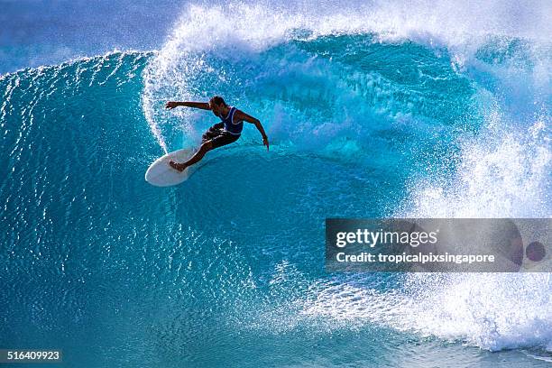 surfing at honolua bay - surfing wave stock pictures, royalty-free photos & images