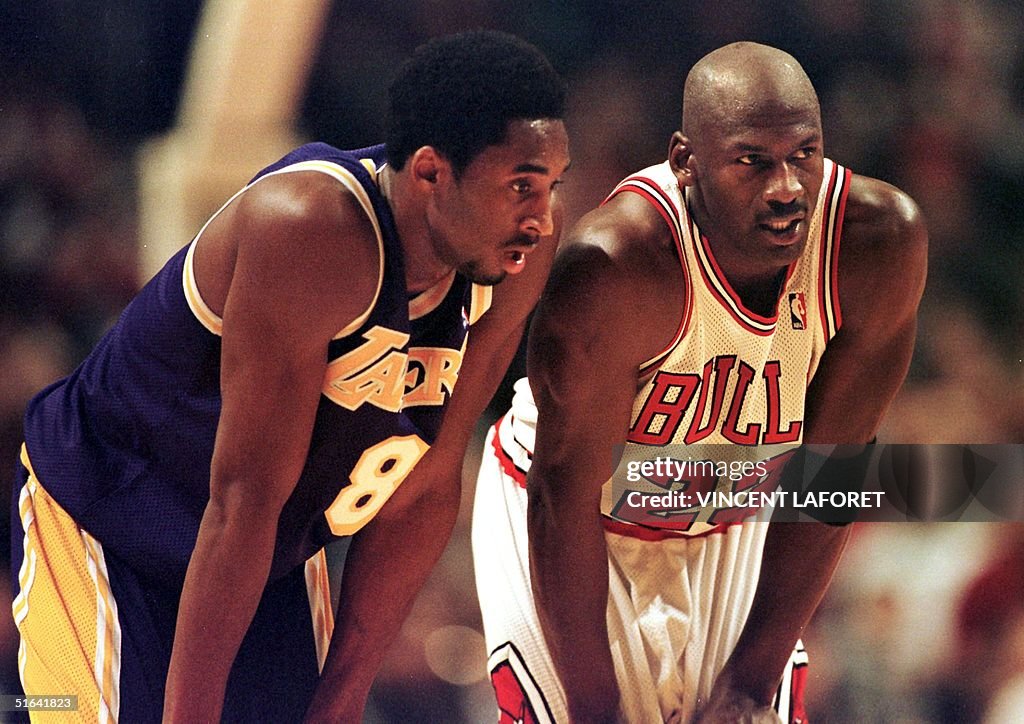 Los Angeles Lakers guard Kobe Bryant(L) and Chicag