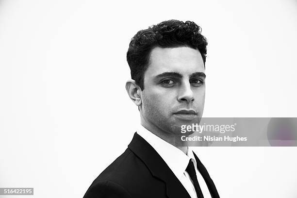portrait of business man in suit - bianco e nero foto e immagini stock