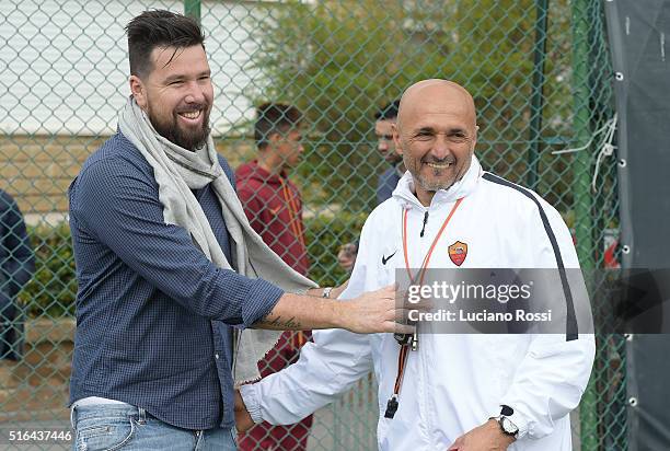 Former goalkeeper Alexander Doni cheers AS Roma coach Luciano Spalletti during an AS Roma training session at Centro Sportivo Fulvio Bernardini on...