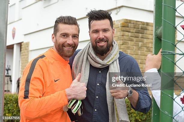 Former goalkeeper Alexander Doni cheers Morgan De Sanctis during an AS Roma training session at Centro Sportivo Fulvio Bernardini on March 17, 2016...