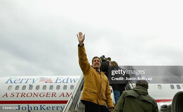Democratic presidential candidate U.S. Senator John Kerry waves to supporters as he boards his campaign plane for the final time November 2, 2004 in...