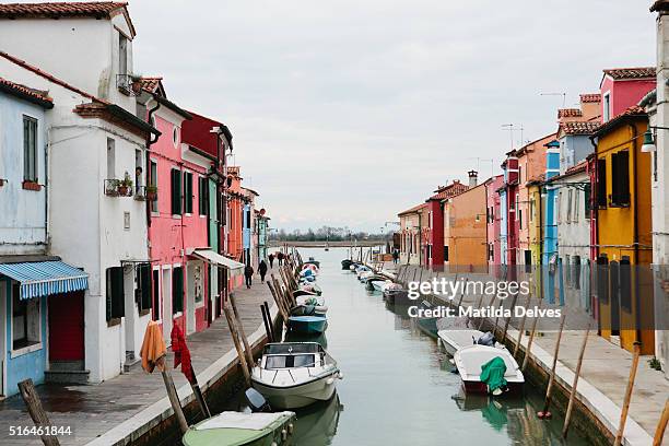 brightly painted homes on the island of burano, italy - venizia stock pictures, royalty-free photos & images