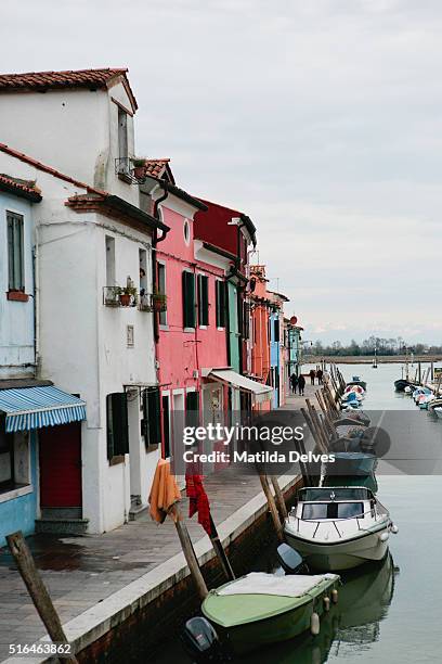 brightly painted homes on the island of burano, italy - venizia stock pictures, royalty-free photos & images