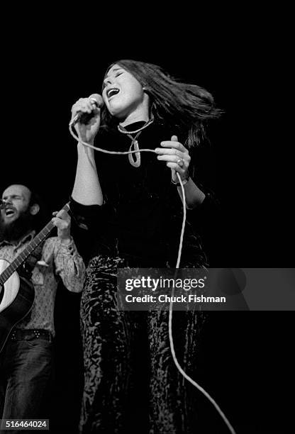 American Folk musician Bonnie Koloc performs onstage at Northern Illinois University, DeKalb, Illinois, early 1970s.