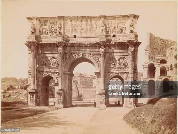 View of the Arco did Costantino in Rome, Italy.