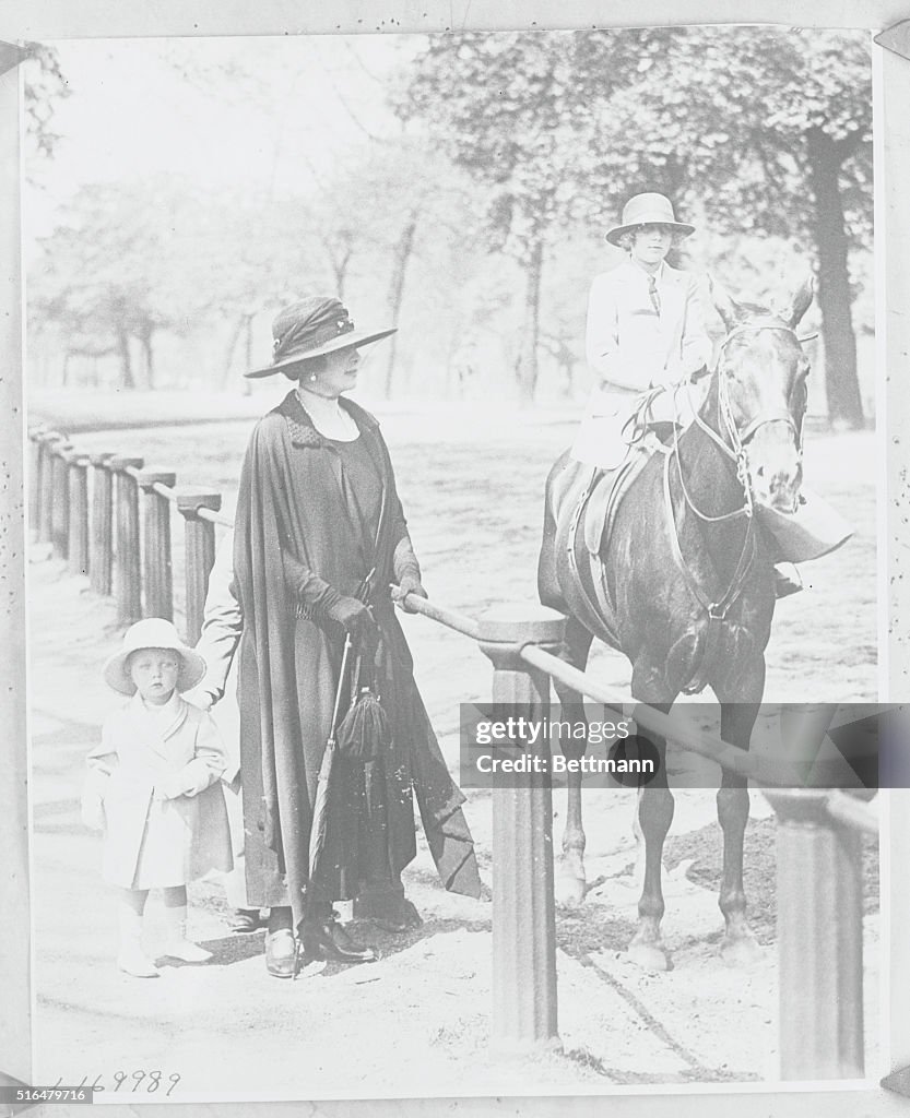 Queen Victoria of Spain with Children 1922