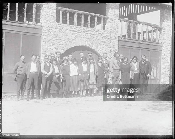 Group of the N.Y. Giants and their wives at San Antonio, Texas where the N.Y. Champions are in training. Among those in the picture are McGraw, Mrs....