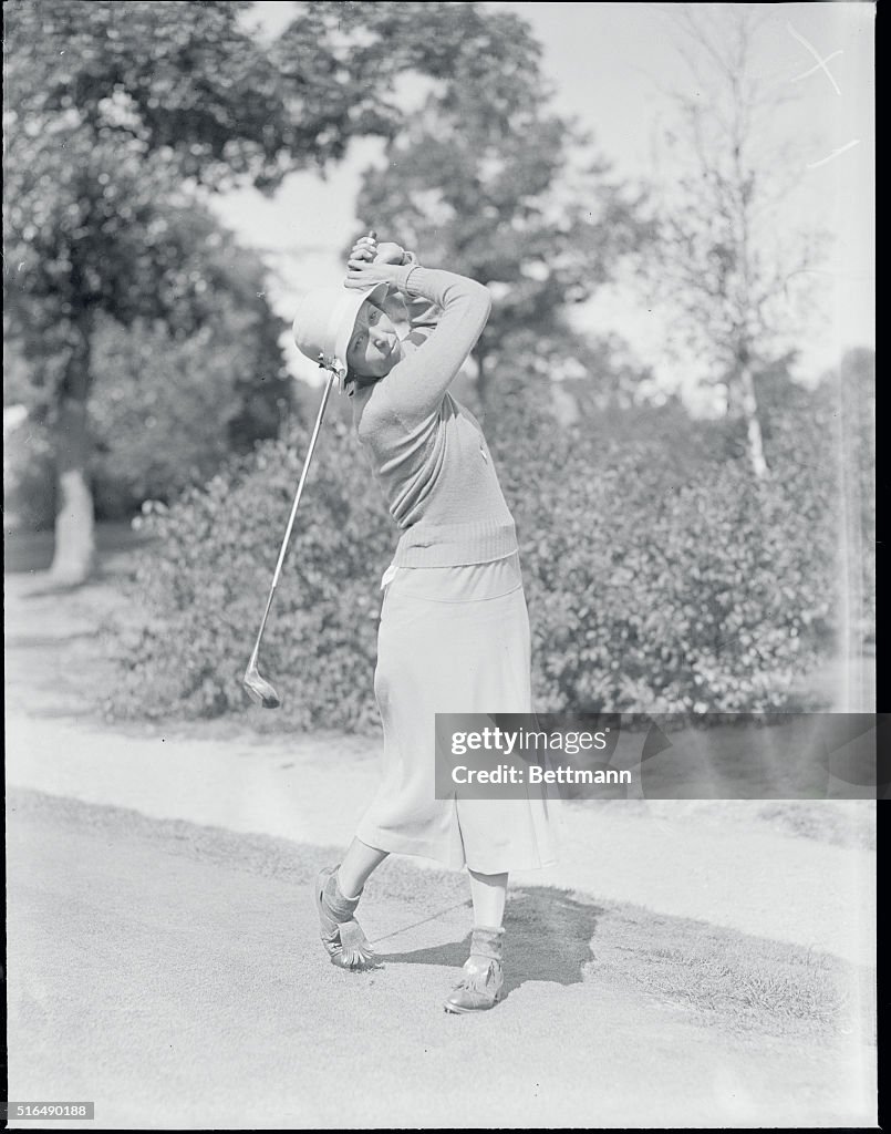 Betty Meckley Swinging Golf Club