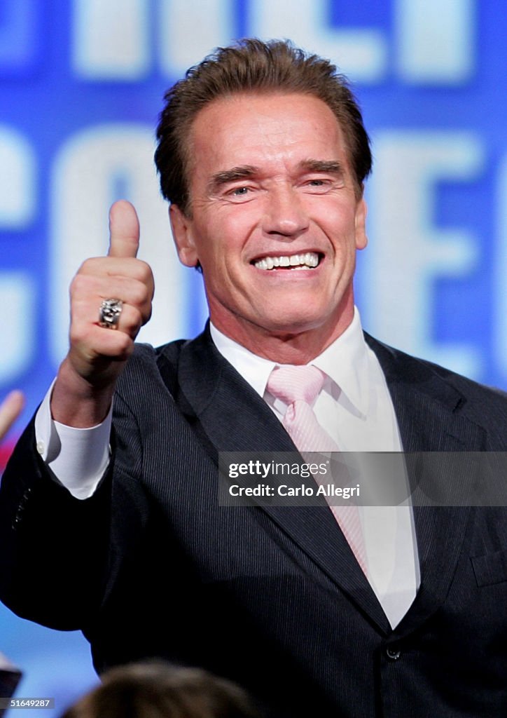 California Governor Arnold Schwarzenegger gives a thumbs up after