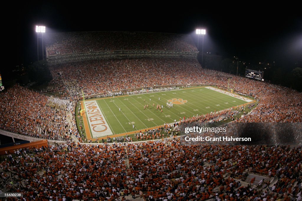 Georgia Tech Yelllow Jackets v ClemsonTigers