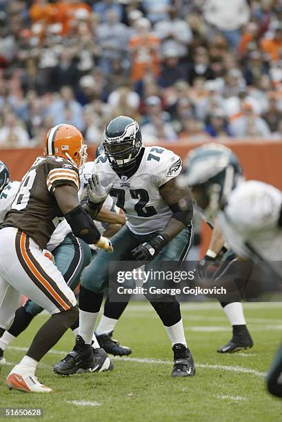 Offensive tackle Tra Thomas of the Philadelphia Eagles blocks against the Cleveland Browns on October 24, 2004 at Cleveland Browns Stadium in...