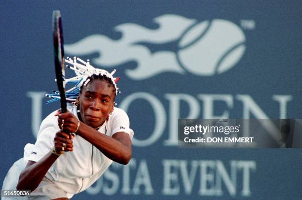 Venus Williams of the US watches a return to Irina Spirlea of Romania 05 September during their semi-final match at the US Open in Flushing Meadows...