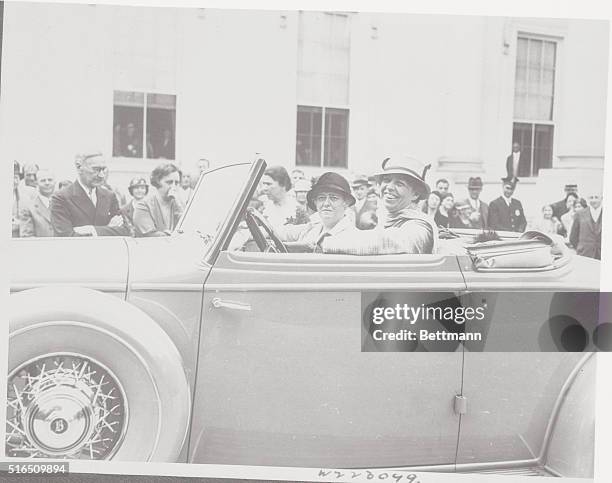 First Lady starts auto tour...Accompanied by her friend of many years, Miss Nancy Cook, a White House guest for several days, Mrs. Franklin D....