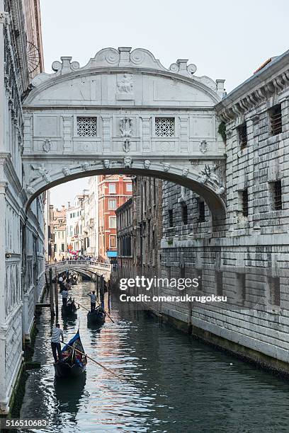 bridge of sighs and doge's palace in venice, italy - bridge of sigh stock pictures, royalty-free photos & images