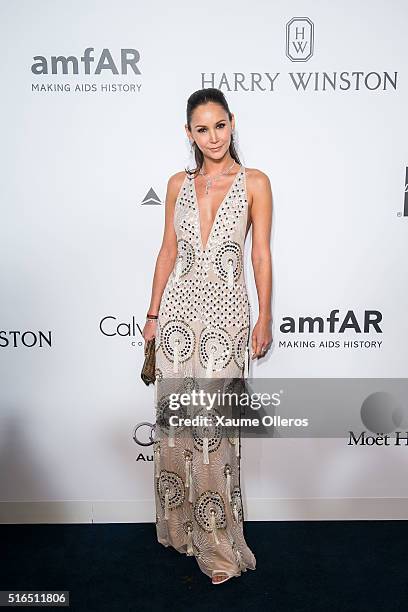 Amanda S. Attends the 2016 amfAR Hong Kong gala with a guest at Shaw Studios on March 19, 2016 in Hong Kong, Hong Kong.