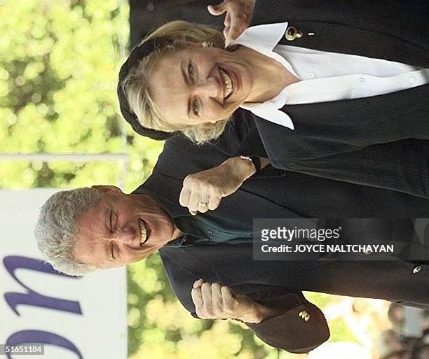 President Bill Clinton cheers as he and First Lady Hillary Clinton are greeted at his 33rd High School reunion in Hot Springs, AR 27 September....