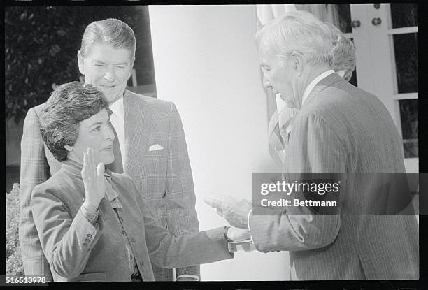 Donald Reegan Donald Regan Treasury Photos et images de collection - Getty Images