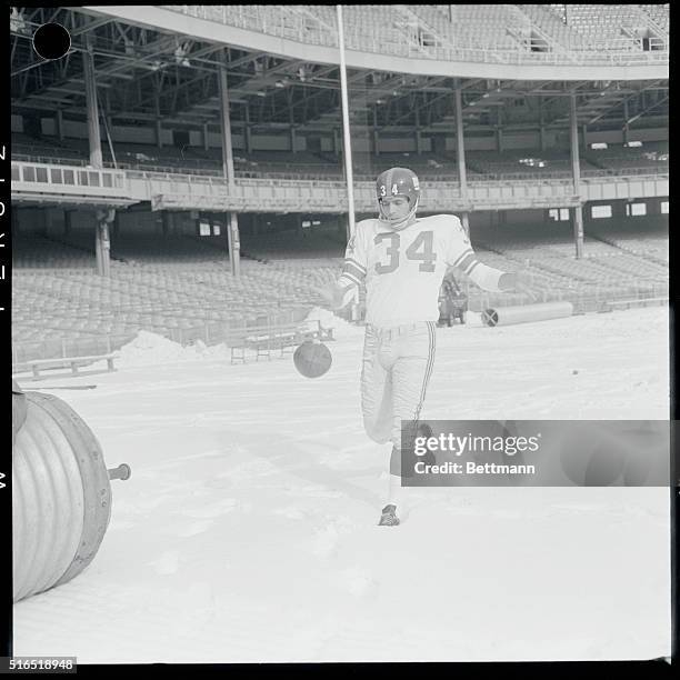 Green Bay: Giants workout for their game with Green Bay in Stadium, Sunday. Photo shows Giants ace kicker Don Chandler as he limbers up his kicking,...