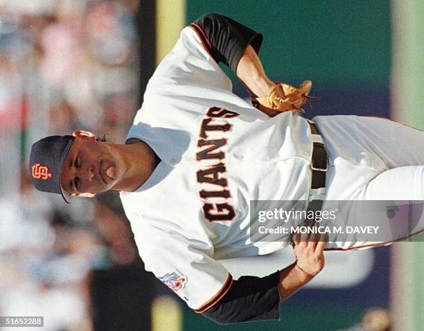 San Francisco Giants starting pitcher Mark Gardner reacts after giving up back to back homeruns to Chicago Cubs Sammy Sosa and Dave Clark, during his...