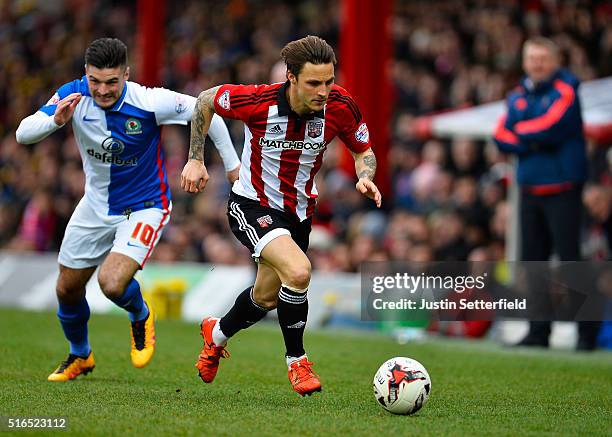Sam Saunders of Brentford FC and Ben Marshall of Blackburn Rovers in action during the Sky Bet Championship between Brentford and Blackburn Rovers on...