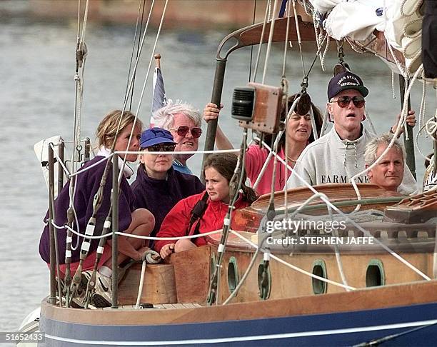 President Bill Clinton takes the helm of Senator Ted Kennedy's 52-foot schooner "Mya" in Vineyard Sound at Martha's Vineyard, MA, 20 August. The...