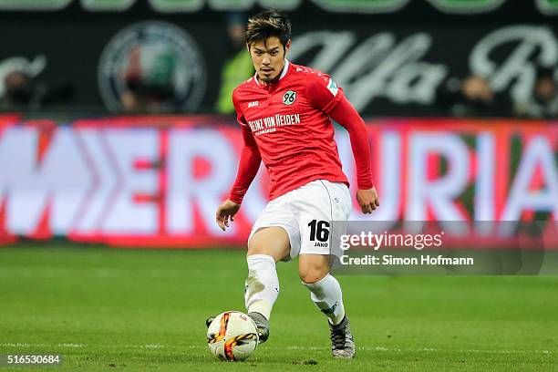 Hotaru Yamaguchi of Hannover controls the ball during the Bundesliga match between Eintracht Frankfurt and Hannover 96 at Commerzbank-Arena on March...