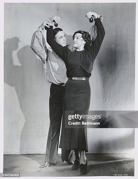 METROPOLITAN OPERA SOPRANO ROSA PONSELLE LEARNING THE CASTANETS WITH AN UNINDENTIFIED INSTRUCTOR. UNDATED PHOTOGRAPH