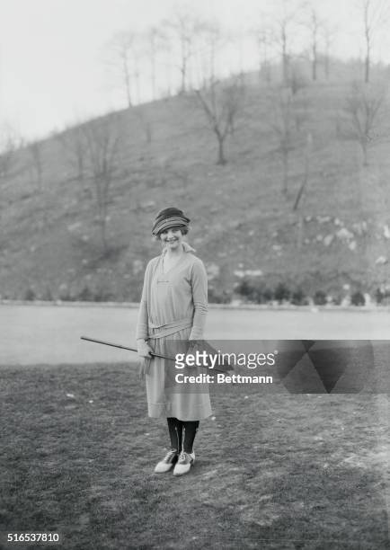 Hot Springs, Va.: Miss Kathryn Prest of Chicago playing golf.