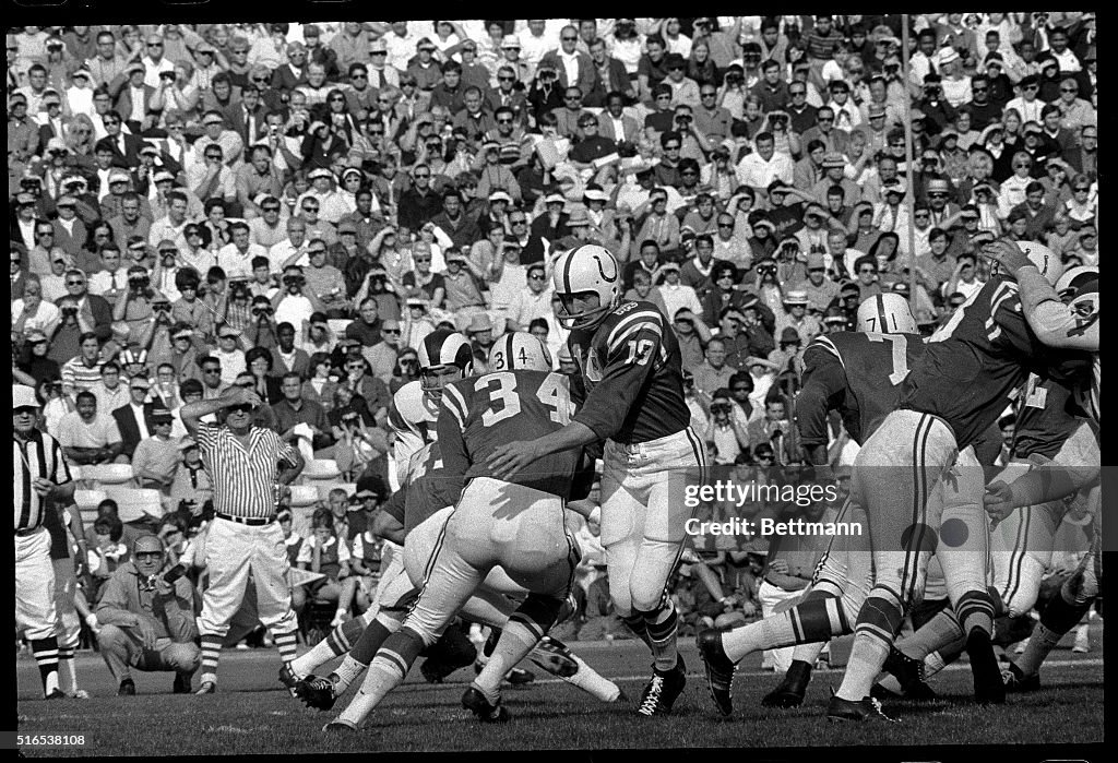 Johnny Unitas Passing to a Teammate