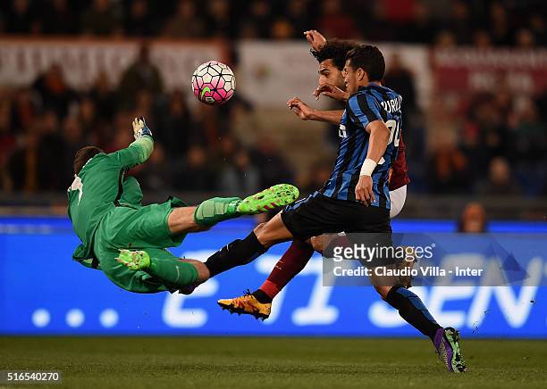 Samir Handanovic, Jeison Murillo of FC Internazionale and Mohamed Salah of AS Roma compete for the ball during the Serie A match between AS Roma and...