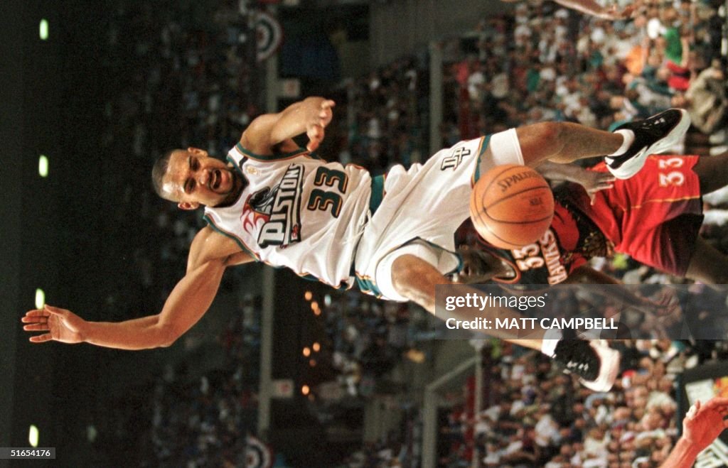 Detroit Pistons' Grant Hill loses the ball in fron