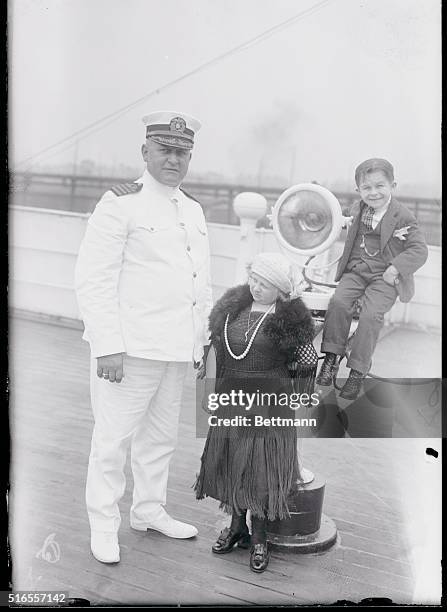 July 22, 1922. SS America arrives. Captain Rind of the SS America with two lilliputians, Paul Plauer, 21 years old and Miss Lena Bayer, 20.