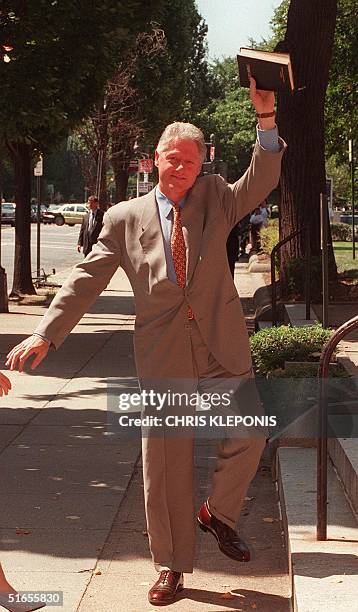 President Bill Clinton waves to onlookers as he arrives at Foundry Methodist Church in Washington, DC, July 05. AFP PHOTO/Chris Kleponis