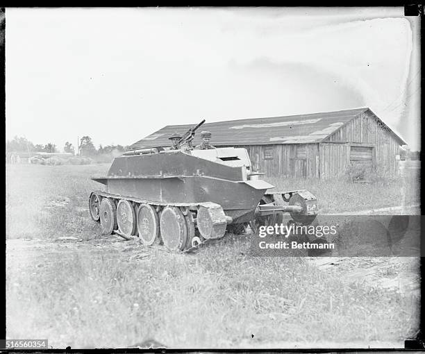 High speed armored combat tank amazes experts...A three man armored combat tank which made a speed of 42 miles up a steep grade and is capable of...