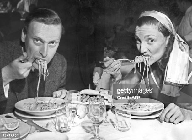 Picture dated of the 50's showing British violonist Yehudi Menuhin and his wife Diana eating spaghetti before a concert the Maestro gave at the...