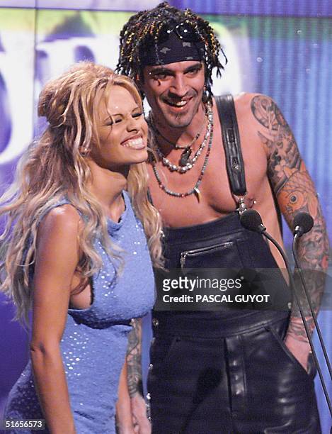 Actress Pamela Anderson avec her husband, US rocker Tommy Lee, present 06 May 1999 in Monaco the World Music Awards ceremony for best record sales.