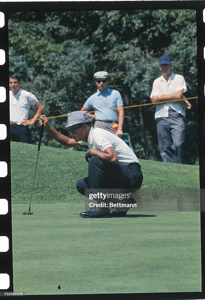 Chi-Chi Rodriguez Preparing For a Putt