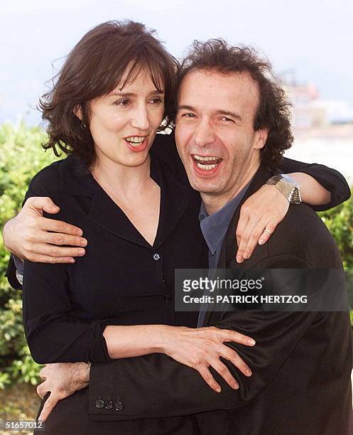 Italian director Roberto Benigni poses for photographers with actress Nicoletta Braschi, 17 May during a photocall for their film " La Vita e Bella"....