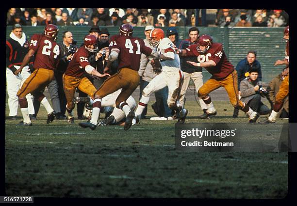 Cleveland Browns fullback Jim Brown picks up first down, in action against the Washington Redskins.