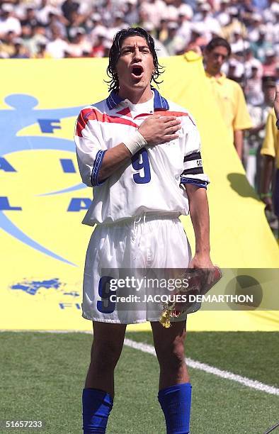 Chilean forward Ivan Zamorano sings during the national anthem, 23 June at the Stade de la Beaujoire in Nantes, before the 1998 Soccer World Cup...