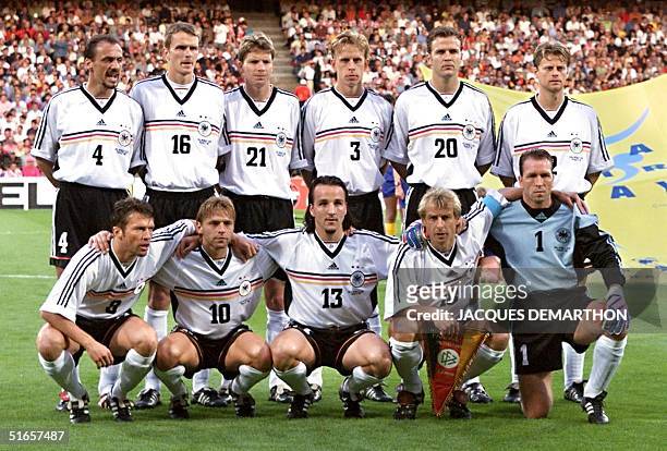 German players pose for the official team picture before their 1998 Soccer World Cup quarterfinal match against Croatia, 04 July at Gerland stadium...