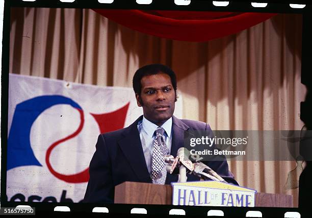 Bob Gibson accepting the honor of being inducted into the Baseball Hall of Fame.