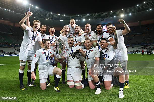 England players celebrate with the trophy following their 31-21 victory during the RBS Six Nations match between France and England at the Stade de...