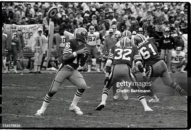 San Francisco 49er quarterback Joe Montana is shown about to pass the football in this game against the Cleveland Browns, November 15, 1981.